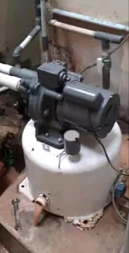 Pompa jenis jetpump yang biasa digunakan untuk menarik air dari sumur dalam. 